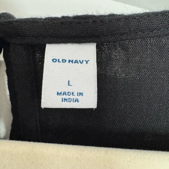 Old Navy Black Blouse with White Floral Embroidery - Picture 5 of 6